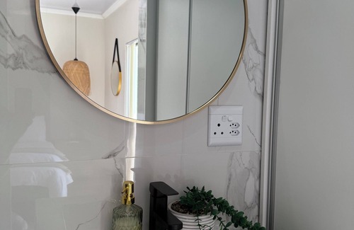 Newcastle Apartment | Poolside Studio Apartment