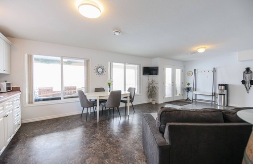 Okanagan-Similkameen Apartment | Poolside Suite Surrounded by Vineyard & Orchard