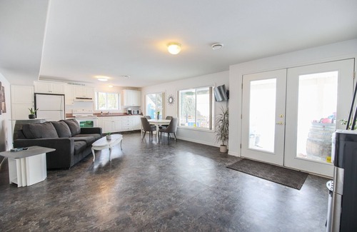 Okanagan-Similkameen Apartment | Poolside Suite Surrounded by Vineyard & Orchard