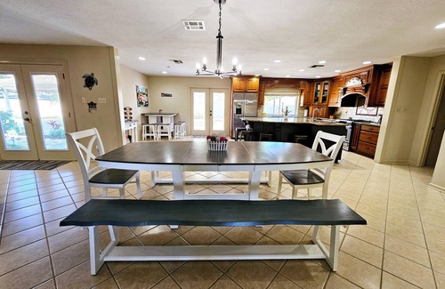 Lake Charles House | Poolside Triple Suite Retreat near casinos