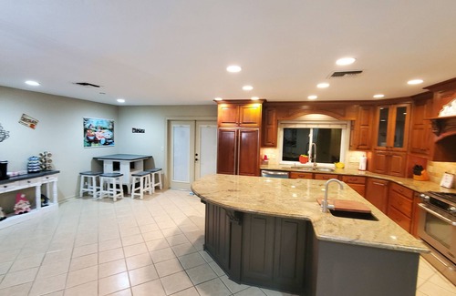 Lake Charles House | Poolside Triple Suite Retreat near casinos