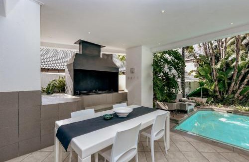 Northcliff Apartment | Poolside Villa