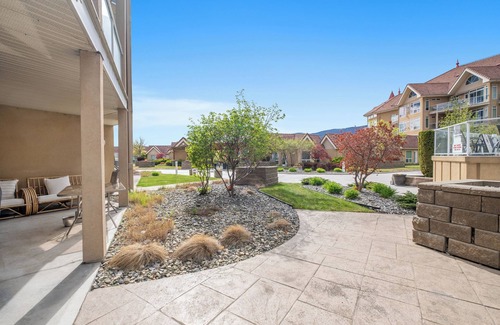 North End Condo | Poolside Waterfront Condo - Sunset Drive