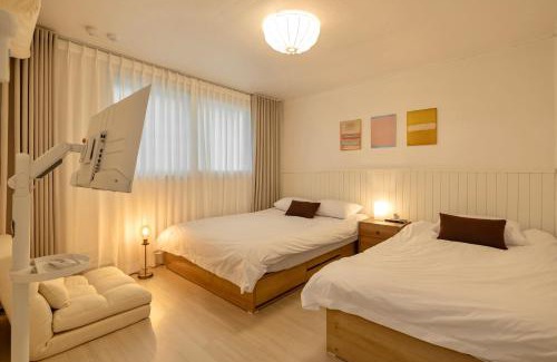 Mok-dong Apartment | Poom Stay, Airport bus, Cozy Stay for Seoul Travelers,Yeomchang Stn, Line 9 Express