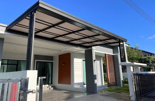 Hat Yai Villa | POOMe House