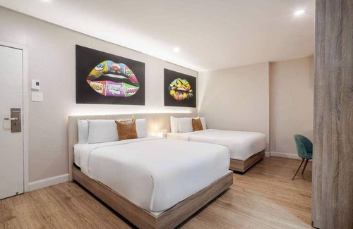 Gay Village Hotel | Pop Queen Duo – Central MTL Stay