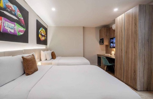 Gay Village Hotel | Pop Queen Duo – Central MTL Stay