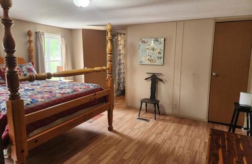 Wagoner House | Pop's Place -Lakeview 3bd 2 ba on 6 acres