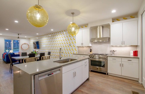 Historic Waverly House | Pop - The Big Fun Townhome - Top Floor Balcony