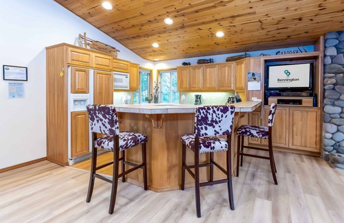 Deer Park House | POPL33 - Classic Sunriver Home, Fireplace, A/C, Hot Tub