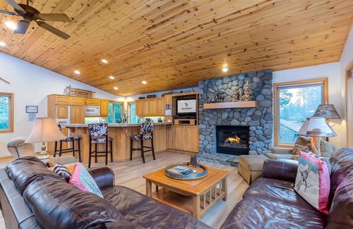 Deer Park House | POPL33 - Classic Sunriver Home, Fireplace, A/C, Hot Tub