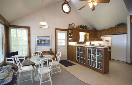 Dashwood Cottage | Poplar Beach Lakefront Cottage!