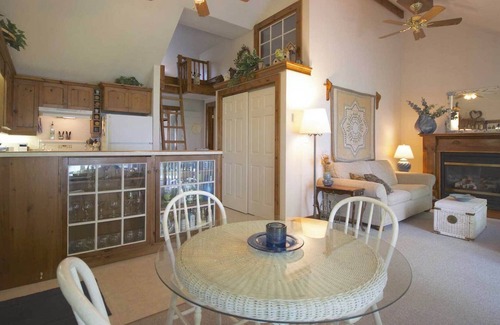 Dashwood Cottage | Poplar Beach Lakefront Cottage!