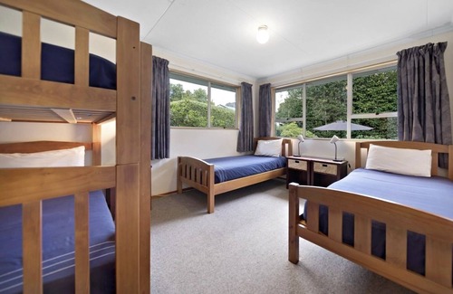 Arrowtown Cabin | Poplar Lodge - large comfortable home, 7 bedrooms. Enjoy the space!