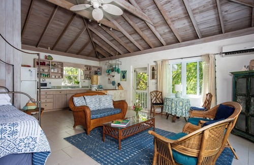 North Palmetto Point Cottage | Poponi Cottage on pink sand Beachfront Estate
