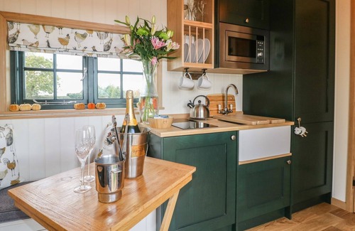 Redmile Cottage | Poppie's Shepherds Hut at Shepherds Lodge