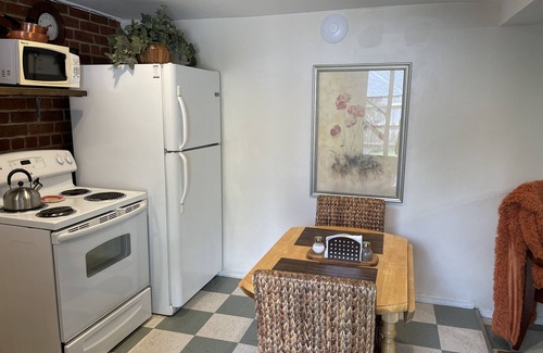 Nob Hill Apartment | Poppies Place @ Pleasant Street Suites