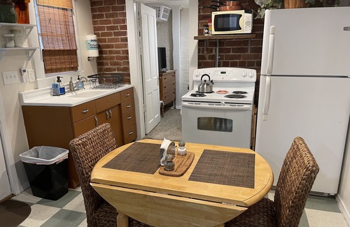 Nob Hill Apartment | Poppies Place @ Pleasant Street Suites