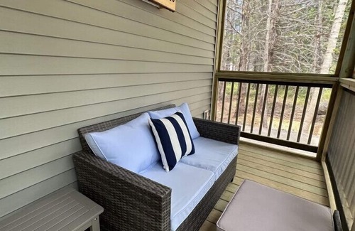 Town Hill Cottage | Popplestone Point-Nestled in woods next to Acadia!