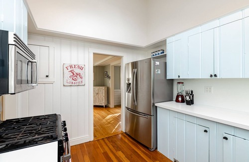 Popponesset Cottage | Popponesset-3 Bed, 1 bath, Sleeps 6, A/C, outdoor shower. Walk to Bluff beach