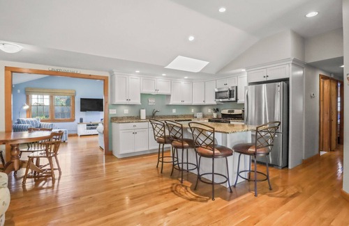 Popponesset House | Popponesset-New rental-3 Bedrooms, close to beaches, A/C and so much more.