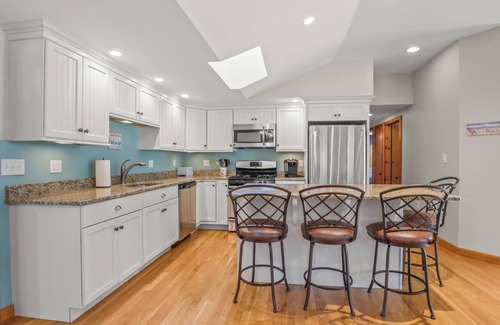 Popponesset House | Popponesset-New rental-3 Bedrooms, close to beaches, A/C and so much more.