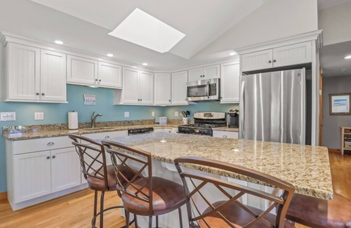 Popponesset House | Popponesset-New rental-3 Bedrooms, close to beaches, A/C and so much more.