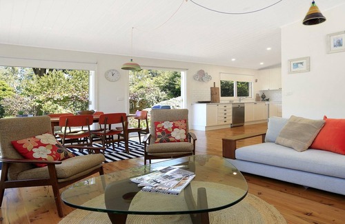 Exeter House | Poppy Cottage – delightful and pet-friendly cottage