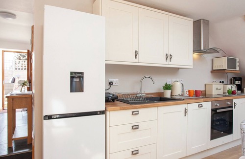 Hewish Cabin | Poppy Cottage - UK31296