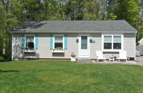 Mashpee Cottage | Poppy Cottage - Walk to Beach, Central AC!