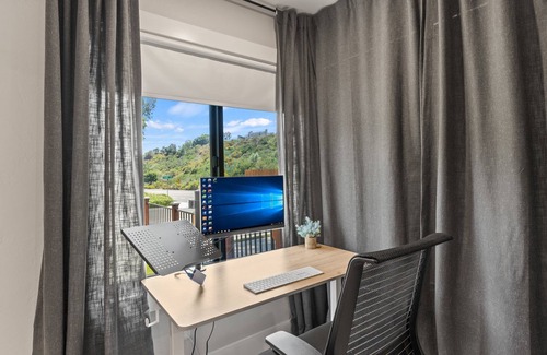 Spinnaker Hill House | Poppy Cottage with Spa Modern Luxury