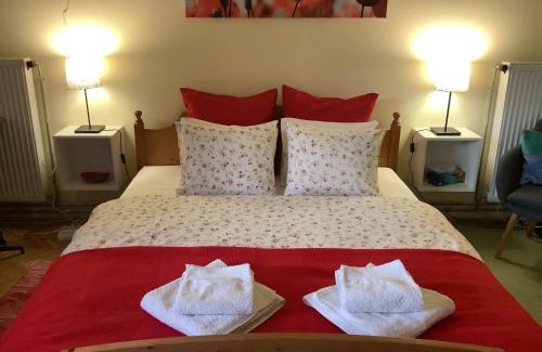 Obuda Apartment | Poppy Flower Apartment
