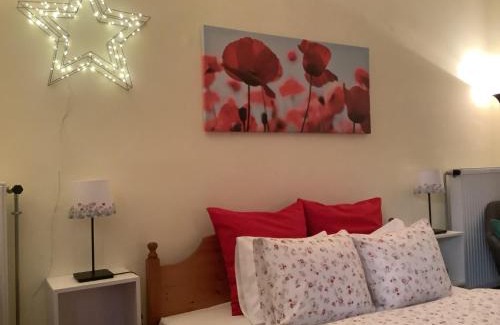 Obuda Apartment | Poppy Flower Apartment
