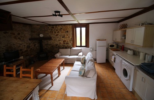 Mohon House | Poppy is a rural 3 bedroom Gite for up to five guests