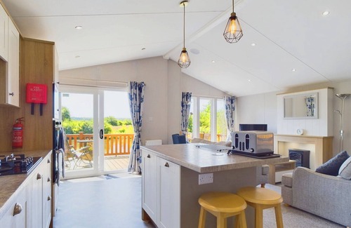Ryde House | Poppy Lodge perfect for Bird Watching & Stargazing