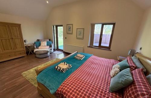 Fitling House | Poppy Lodge-Tranquil-Fishing-Hot Tub-7m to Beach