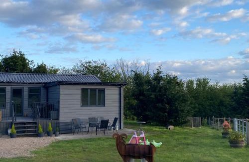 Newark upon Trent House | POPPY LUXURY LODGE Sleeps 8 at Fairview farm Ravenshead Nottingham Near Sherwood Forest, Dog Friendly, Farm Stay Great for Wedding Groups,Families,Hen Do,Friends Gathering,Amazing Views