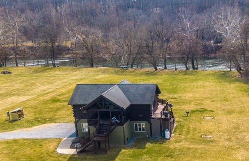 Luray House | Poppy's Hideaway on the Shenandoah River!