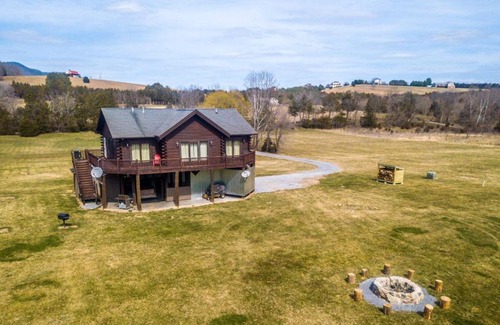 Luray House | Poppy's Hideaway on the Shenandoah River!