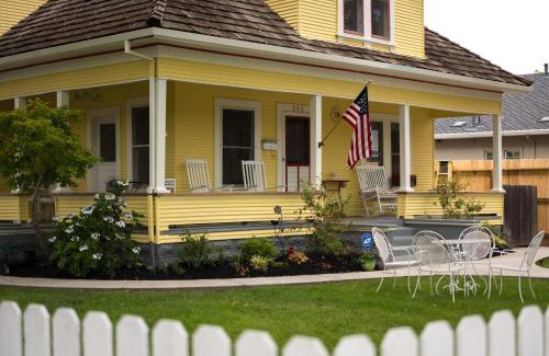 Lodi Bed & Breakfast | Poppy Sister Inn