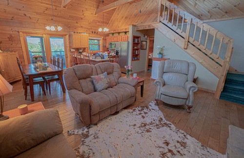 Dandridge Cabin | Poppy’s Place Cabin · Douglas Lake , Amazing Smoky Mountain Views 3 BR Dandridge TN