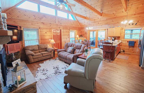 Dandridge Cabin | Poppy’s Place Cabin · Douglas Lake , Amazing Smoky Mountain Views 3 BR Dandridge TN