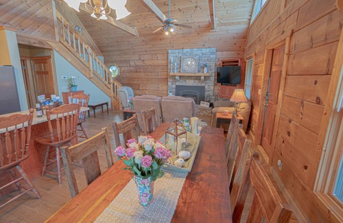 Dandridge Cabin | Poppy’s Place Cabin · Douglas Lake , Amazing Smoky Mountain Views 3 BR Dandridge TN