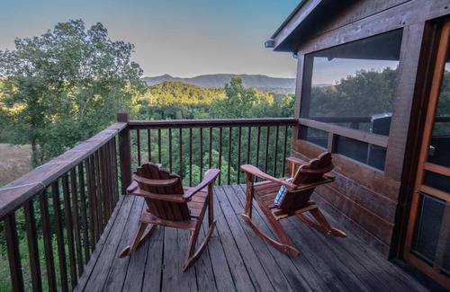 Dandridge House | Poppy’s Place Cabin