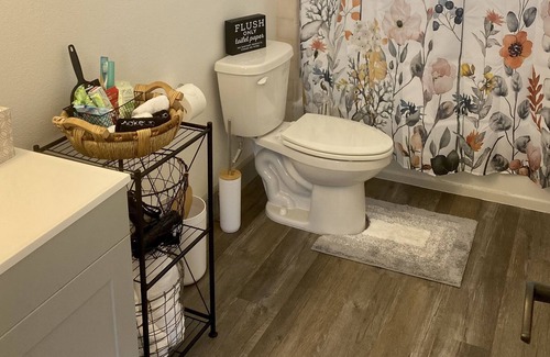 Winnemucca House | Poppy’s Place - walking distance to everything