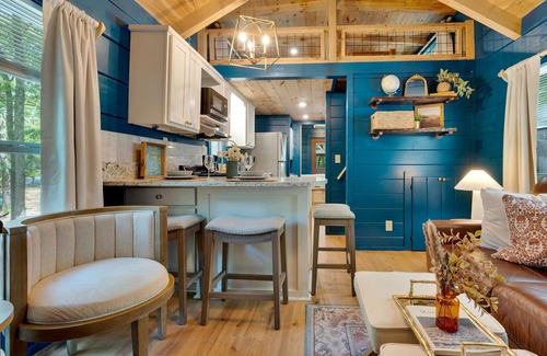 Lookout Valley Neighborhood Association Apartment | Pops Cabin | Lookout Mountain | Luxury Tiny Home