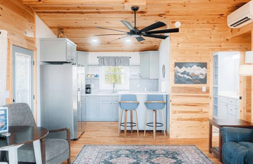 Piper Gap Cabin | Pops Cozy Cabin w/an incredible valley view. Gas firepit, full kitchen and more