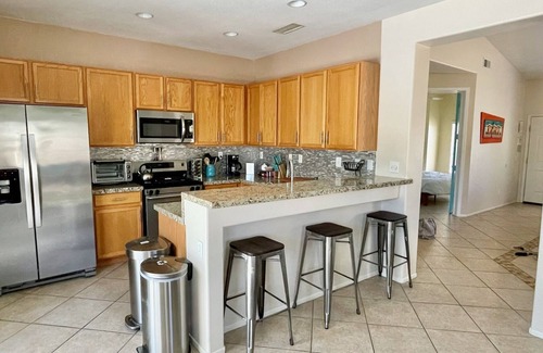 Desert Park Estates House | Popsicle Paradise Relax in Famous Racquet Club Estates. 10 min Ride to Downtown