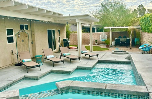 Desert Park Estates House | Popsicle Paradise Relax in Famous Racquet Club Estates. 10 min Ride to Downtown
