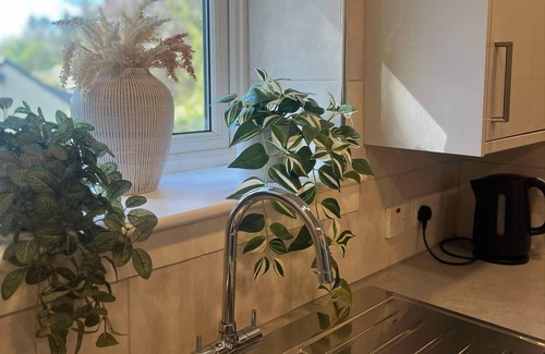 Inverkip Apartment | Popular coastal village